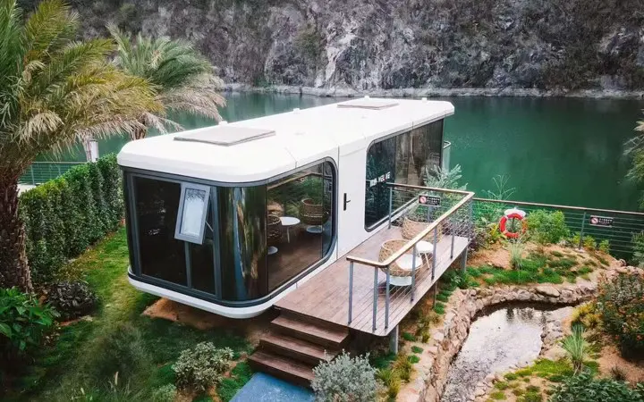 كبسولة فضائية حديثة عالية التقنية للعيش