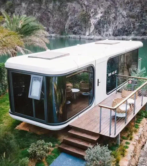 كبسولة فضائية حديثة عالية التقنية للعيش