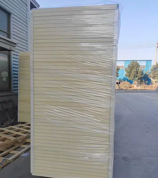 لوحة من البولي يوريثان بلون الفولاذ الملون