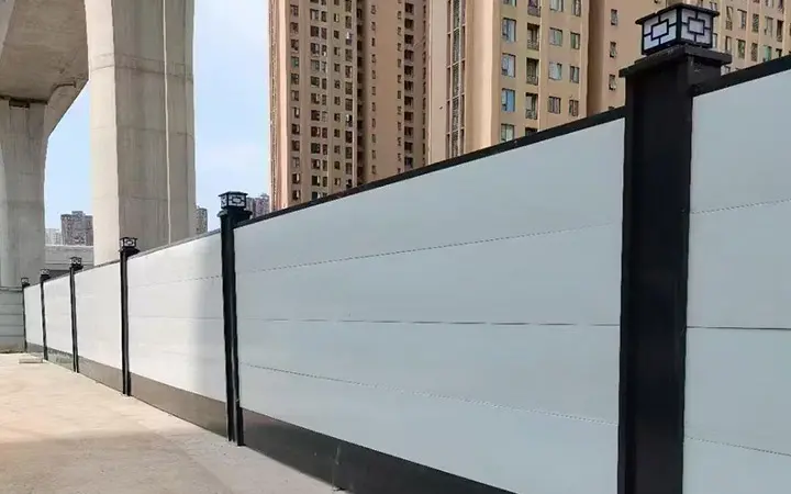 حاجز اكتناز مربع سياج البناء الملحومة للمعادن الموقع